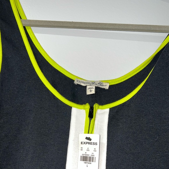 Express crop like shirt. - Picture 4 of 4